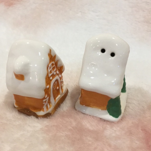 Ceramic Christmas Gingerbread House Mini Salt & Pepper Shaker Set of Two NWOT - Picture 2 of 10